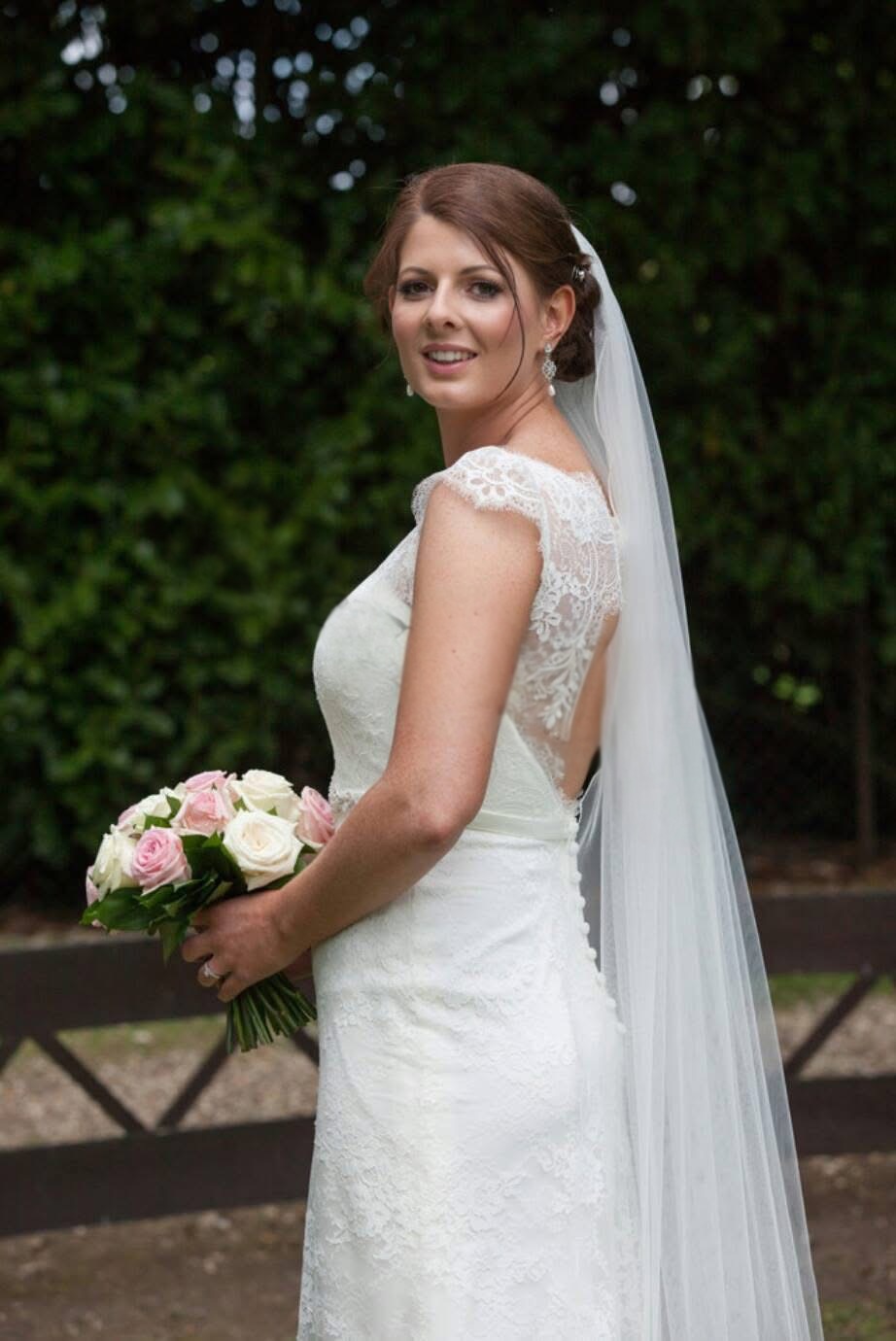 Bride with softly defined bridal makeup and a veil