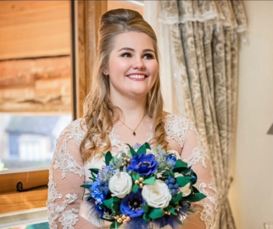 Bride with glowing makeup and a colourful bouquet